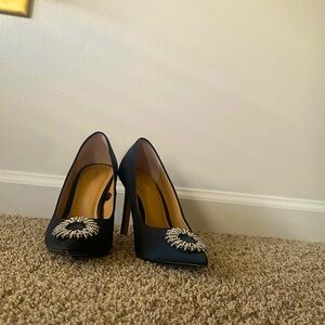 EXPRESS Black Pumps With Ring Rhinestone